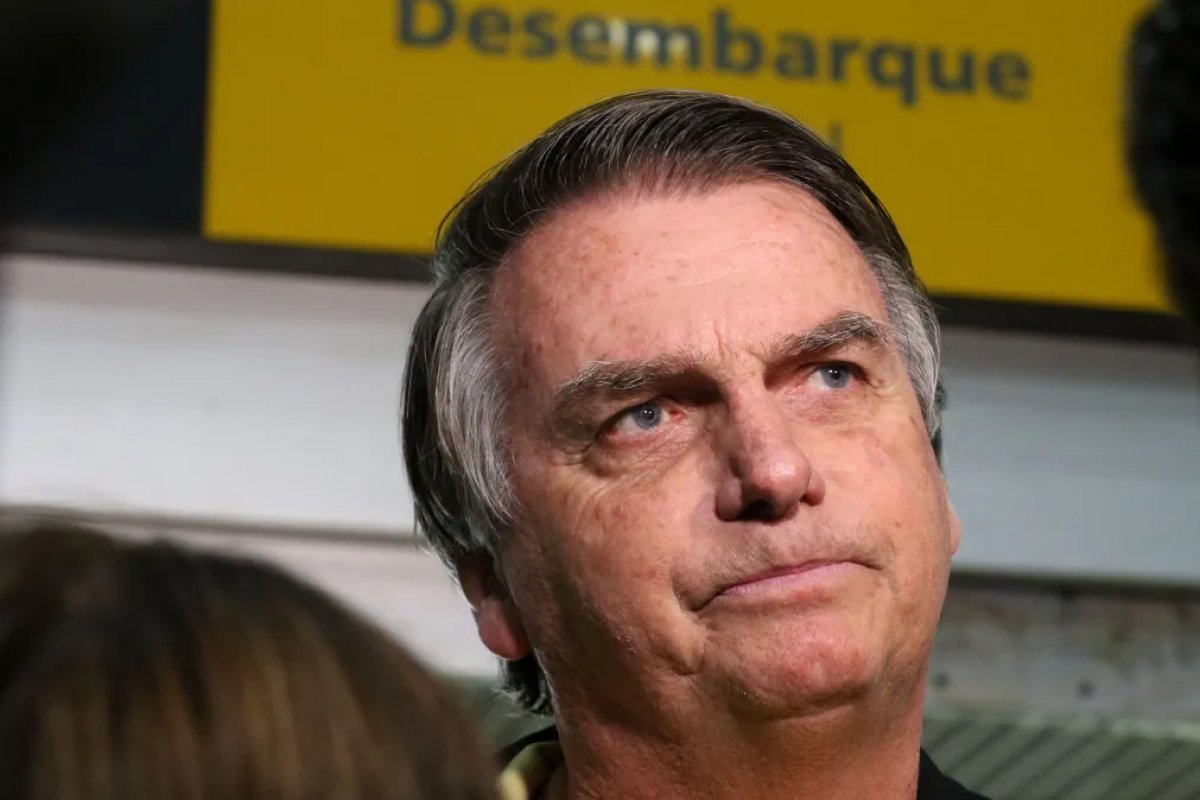 PF investiga venda da refinaria na Bahia e presentes a Bolsonaro