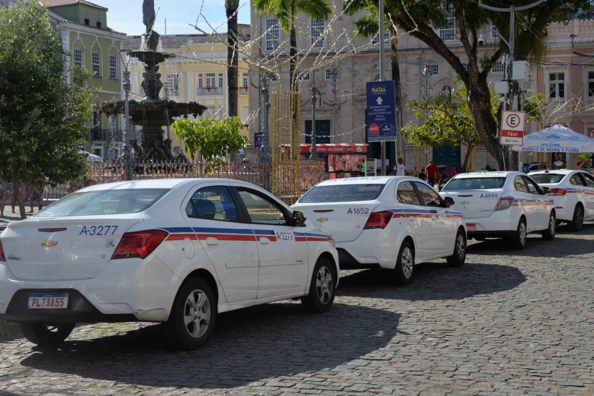 Semob lança edital com 500 vagas para novos taxistas em Salvador