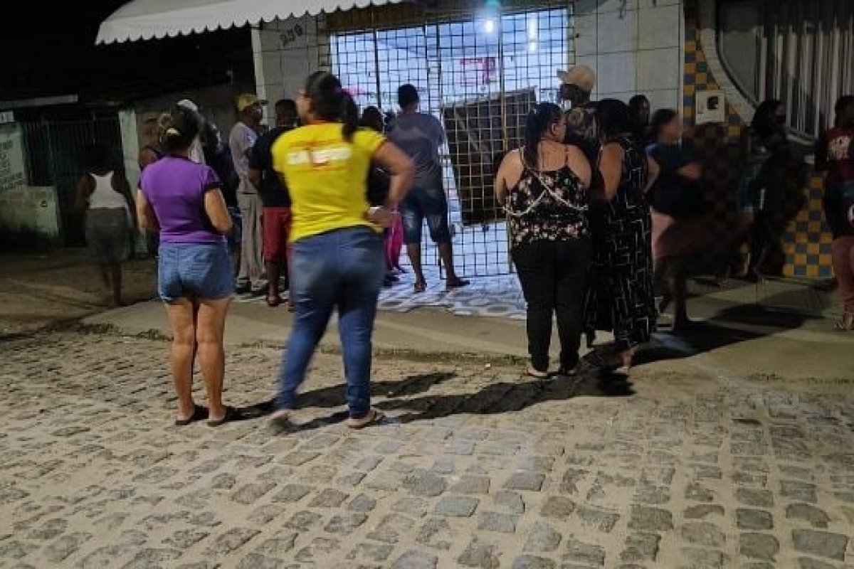 Dono de padaria é morto e mãe é baleada em Feira de Santana