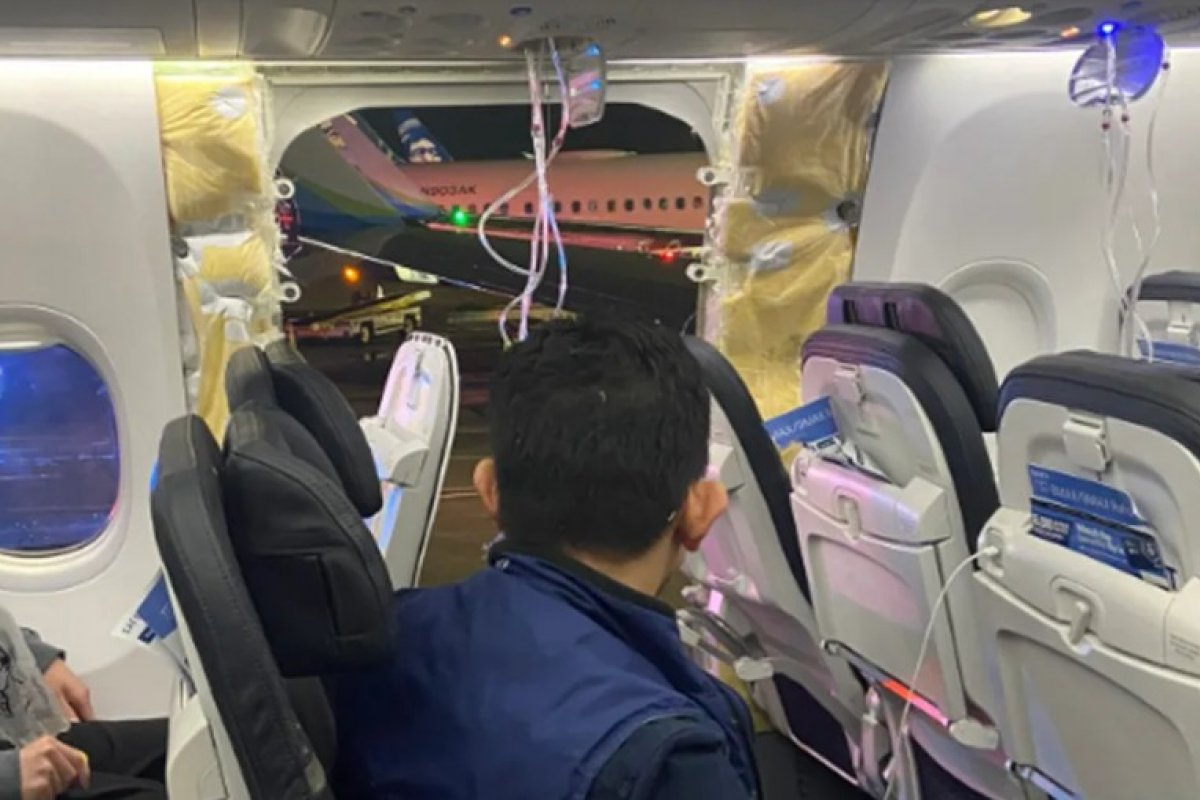 Avião é obrigado a pousar nos EUA depois de voar sem porta na decolagem