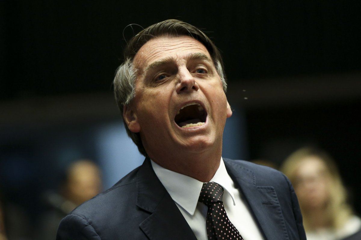 "Eu acho que vou botar os jornalistas do Brasil vinculados ao Ibama", diz Bolsonaro sobre jornalistas