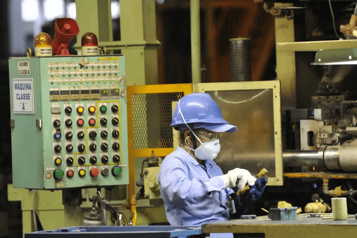 Reoneração da folha prejudica geração de empregos e competitividade da economia, alerta CNI