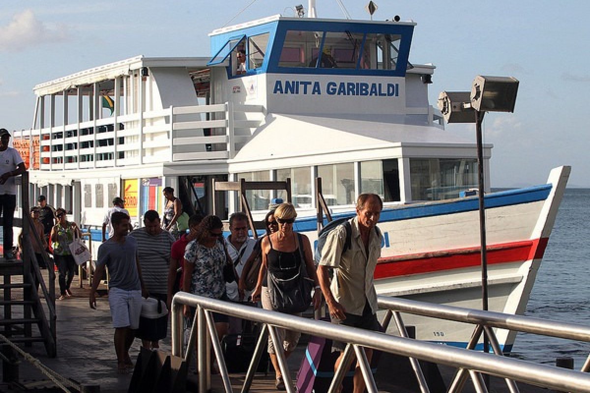 Lanchas da travessia Salvador-Mar Grande tem bom movimento de embarque nesta segunda-feira (8)