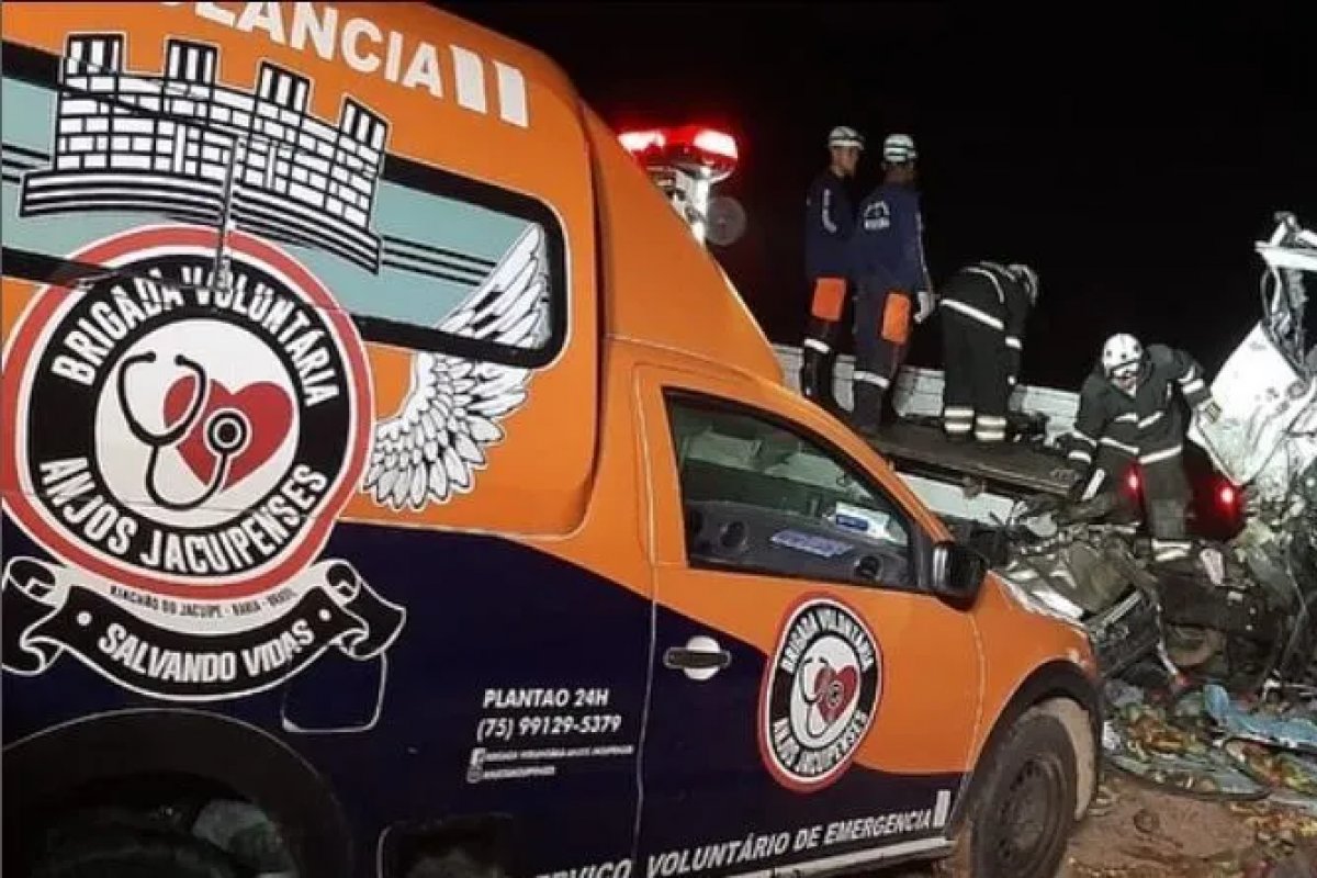 DPT trabalha na identificação das vítimas de acidente envolvendo ônibus e caminhão na Bahia