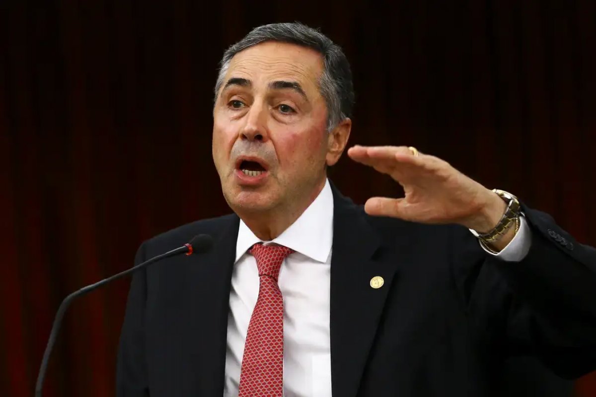 Barroso afirma que atos de 8 de janeiro representam "a mais profunda e desoladora derrota do espírito"