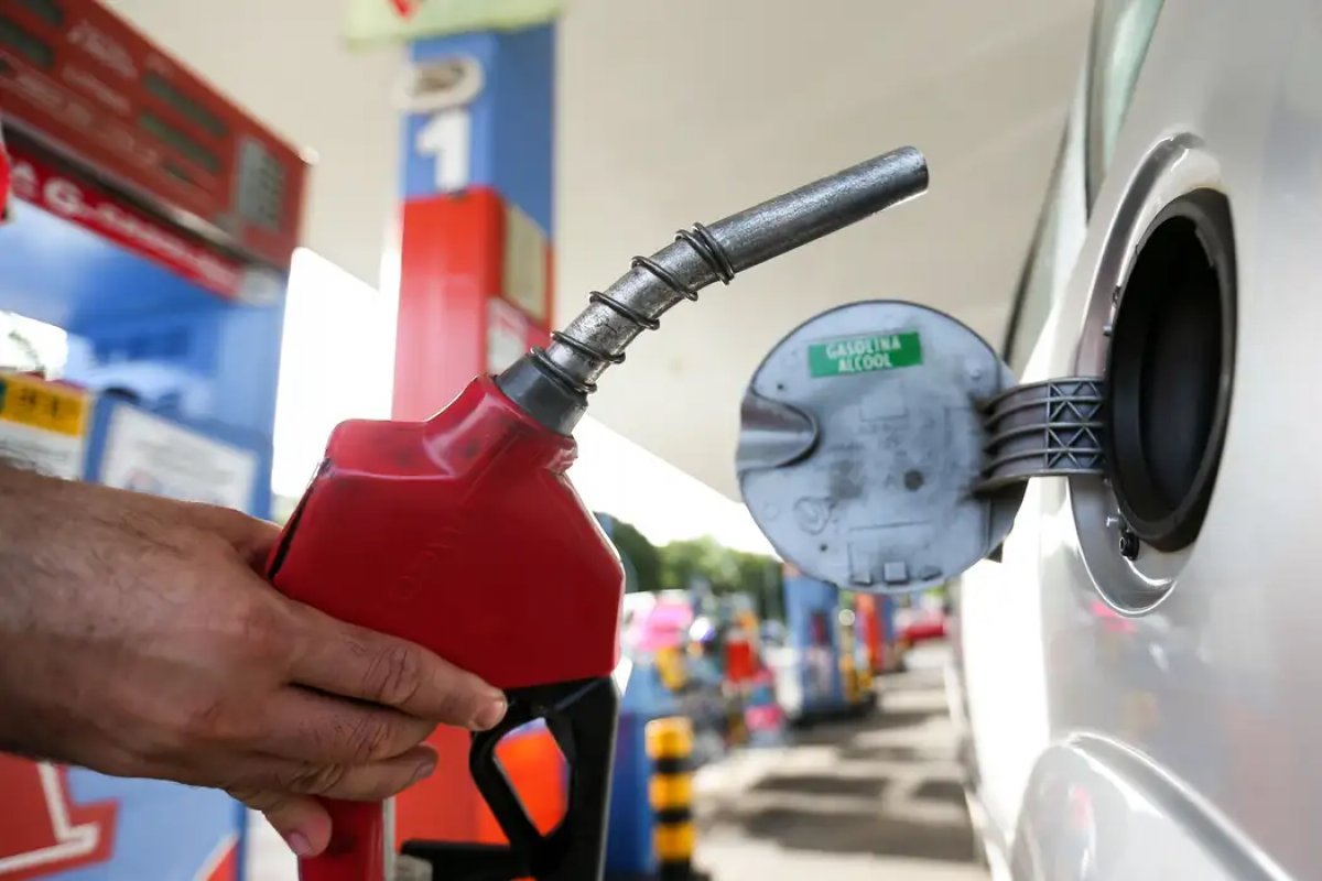Preço do diesel volta a subir com retomada de impostos federais