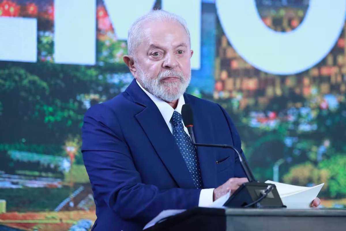 Lula chama Bolsonaro de ‘golpista’ e sugere que filhos do ex-presidente renuncie