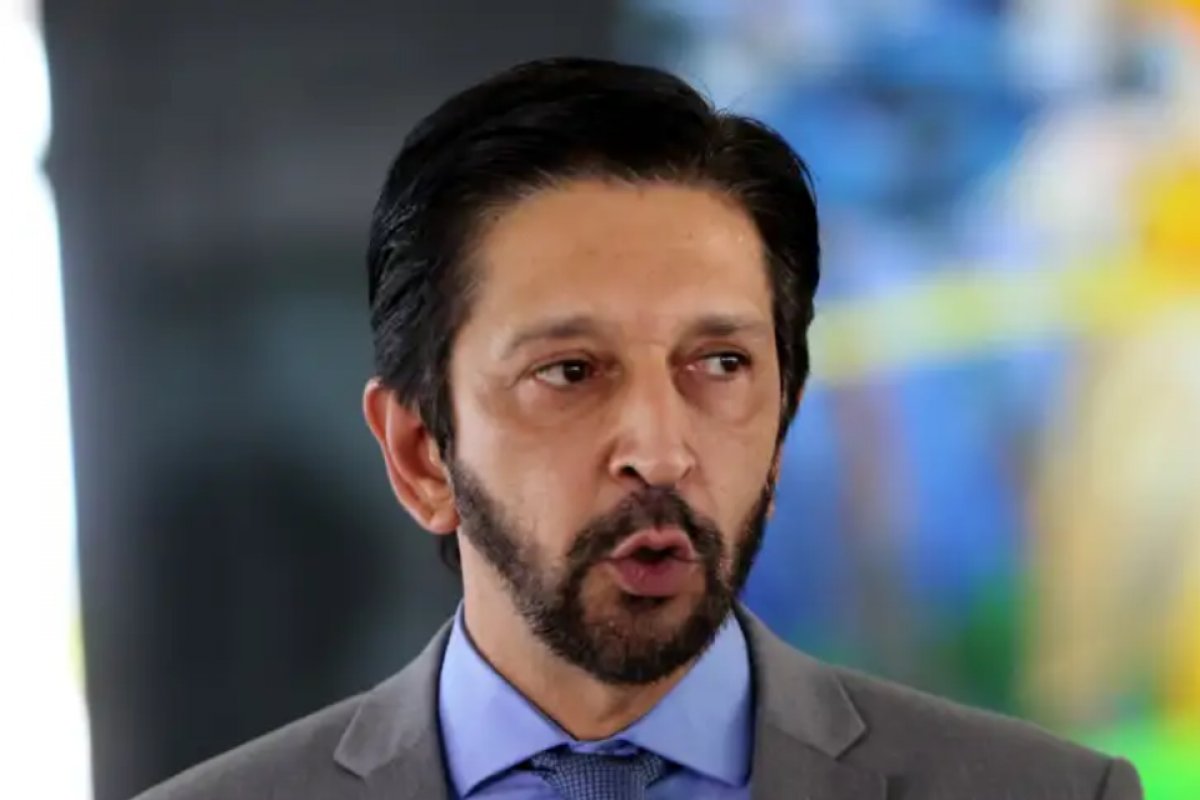 Prefeito pediu a vereadores para não apoiarem CPI que pretende investigar padre Júlio