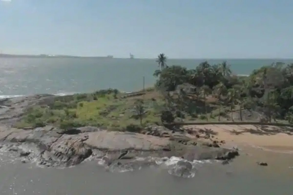 Empresário é condenado por impedir acesso de cidadãos à praia da Ilha da Baleia no ES