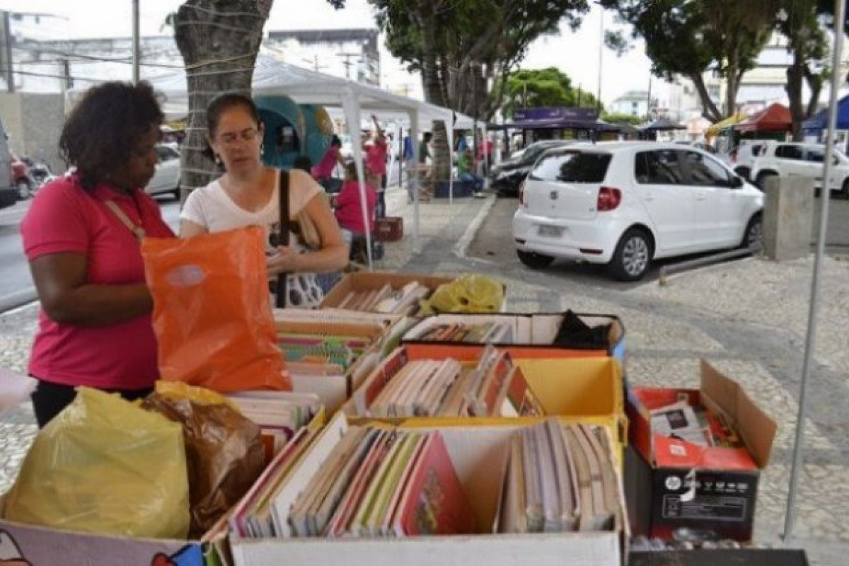 Feira de Livros Usados movimenta o Centro Norte Baiano