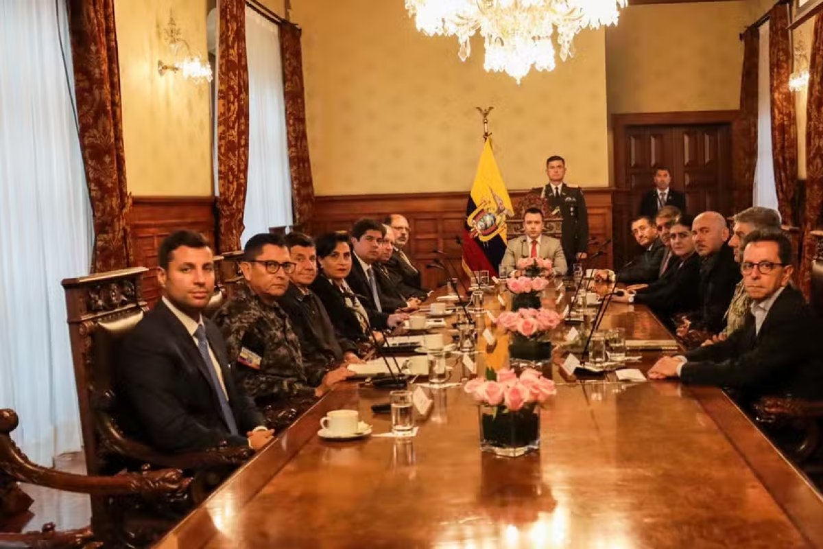 Presidente do Equador decreta 'conflito armado no país' e põe Exército nas ruas