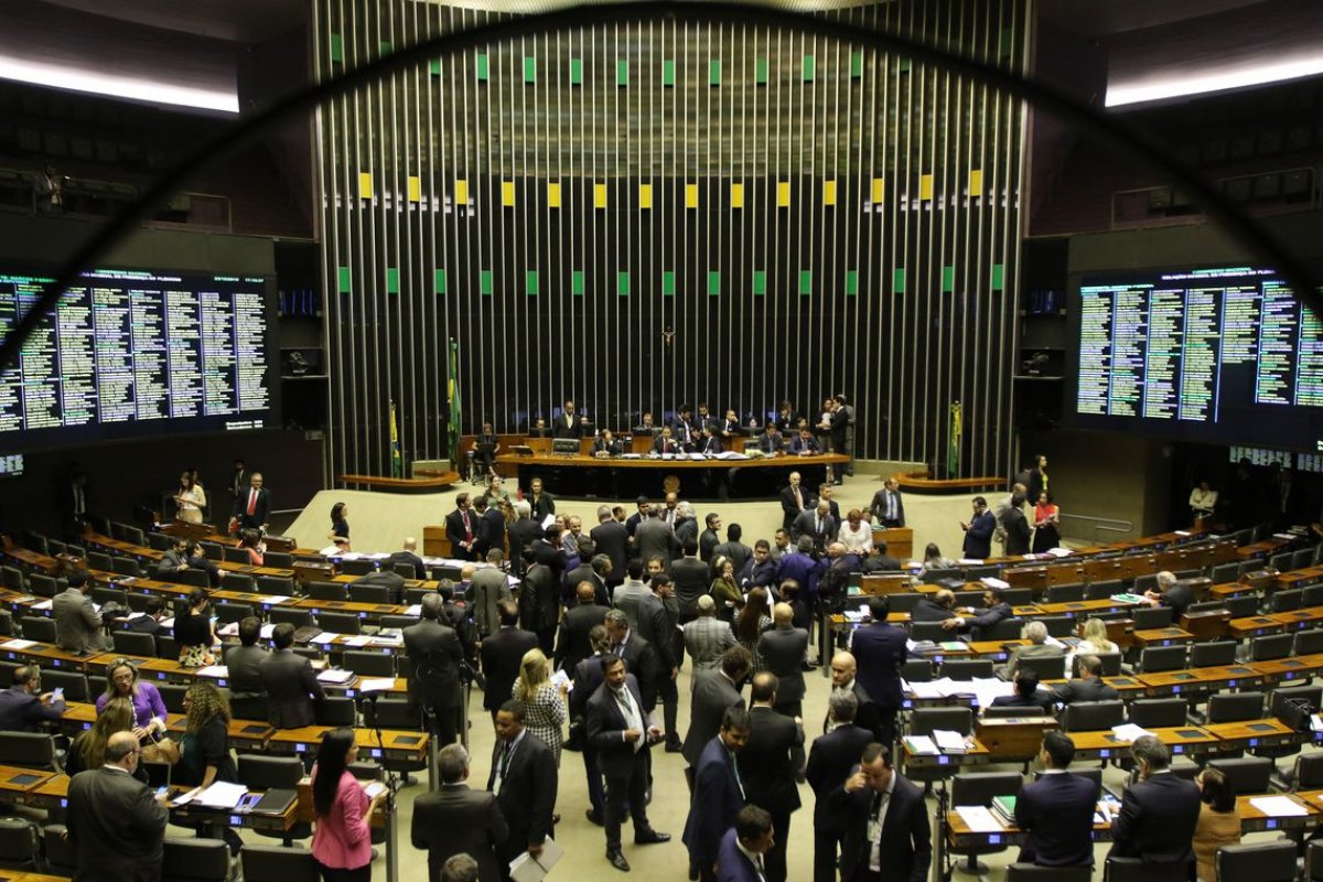 Reforma tributária e administrativa estão entre os principais temas no congresso em 2020