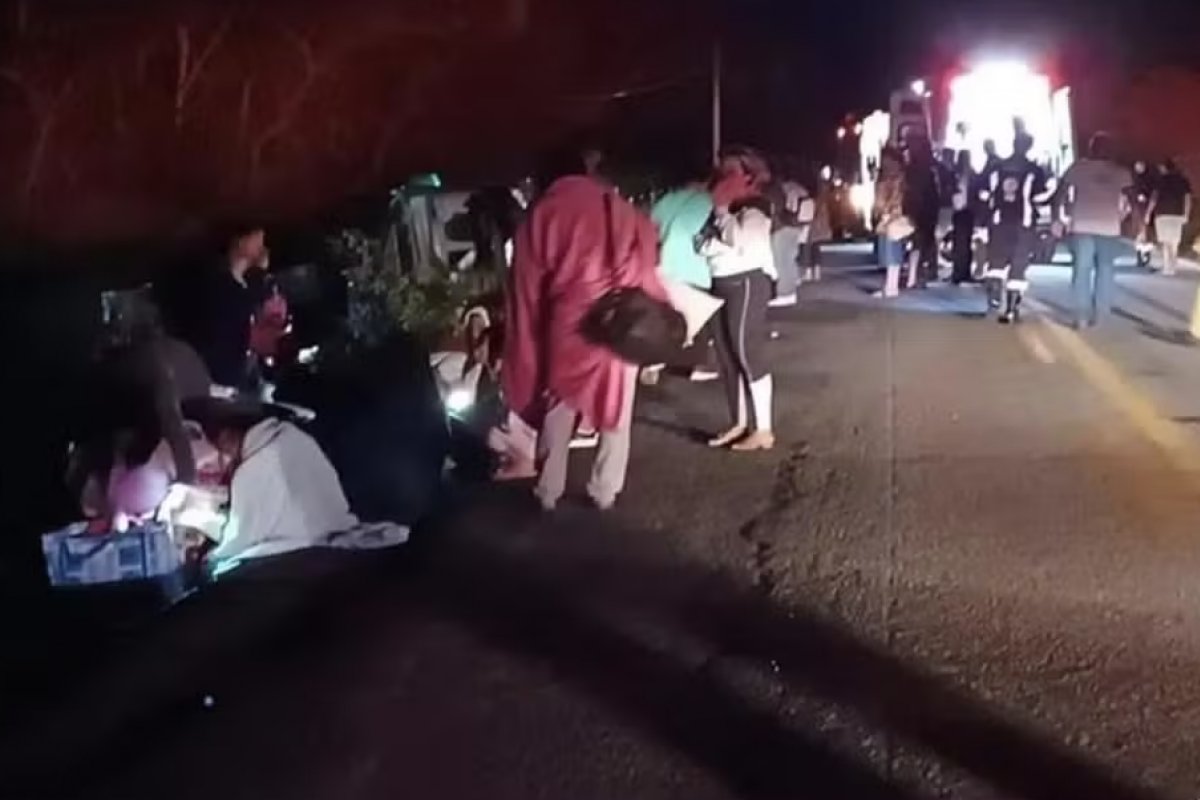 Acidente com ônibus deixa 29 passageiros feridos em cidade na Bahia