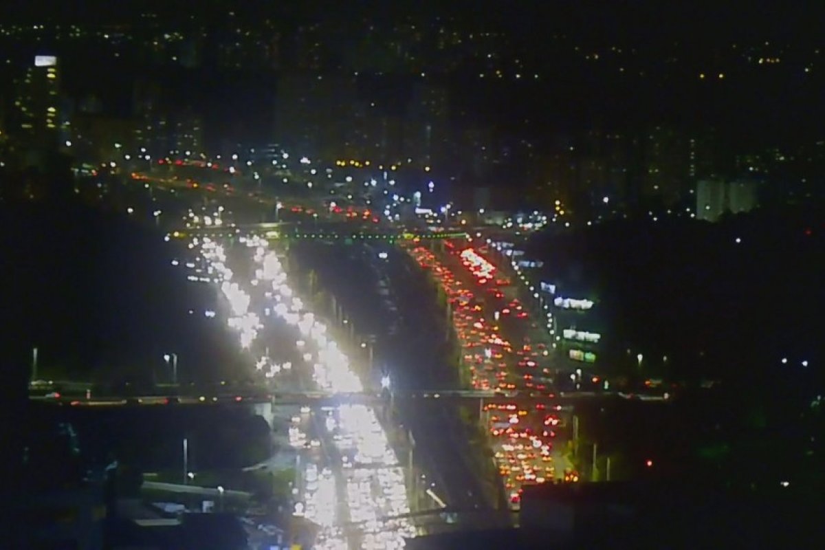 Festa na Av. Paralela altera trânsito na região