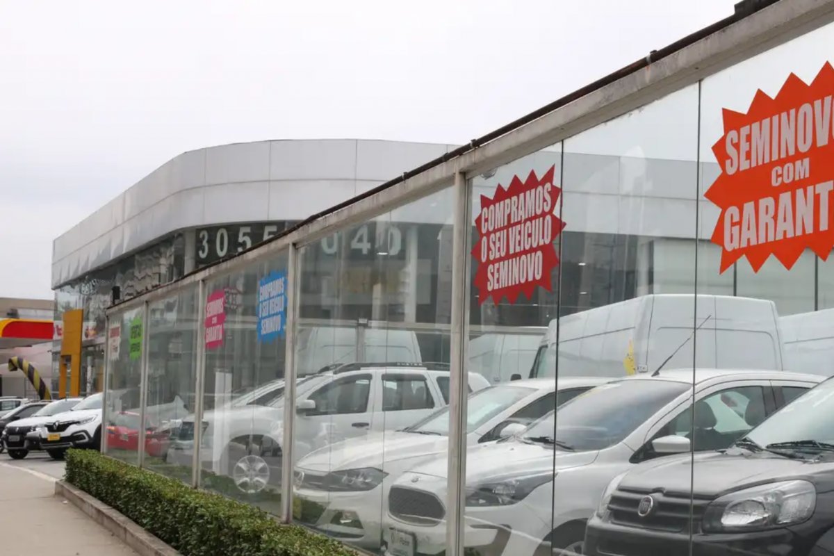 Produção de veículos cai 15,3% em dezembro, mas vendas aumentam 16,9%