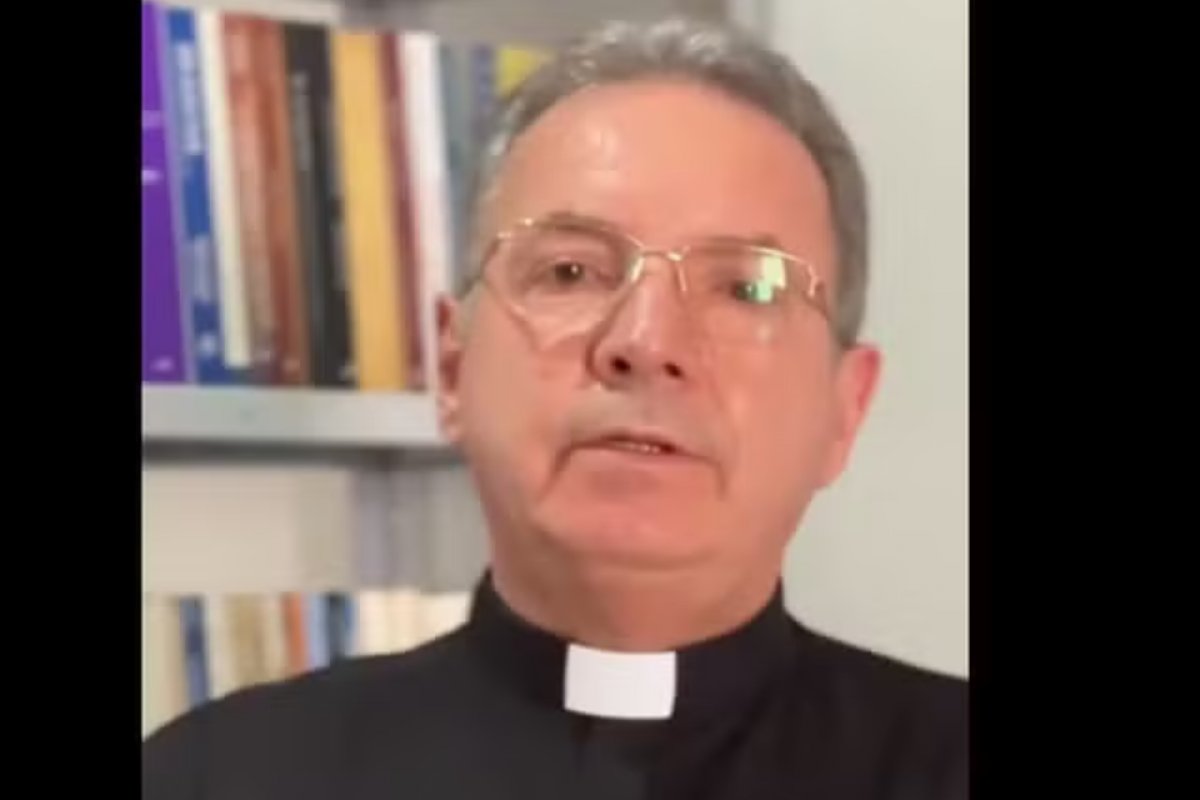 Padre se desculpa após chamar casal de 'pobre' por decoração de casamento