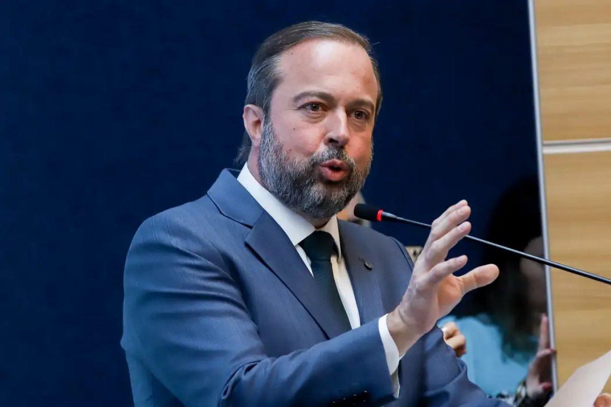 Mistura de biodiesel no diesel deve aumentar para 25%, afirma ministro