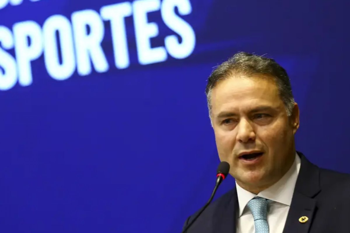 Ministro promete 13 novos leilões de rodovias em 2024