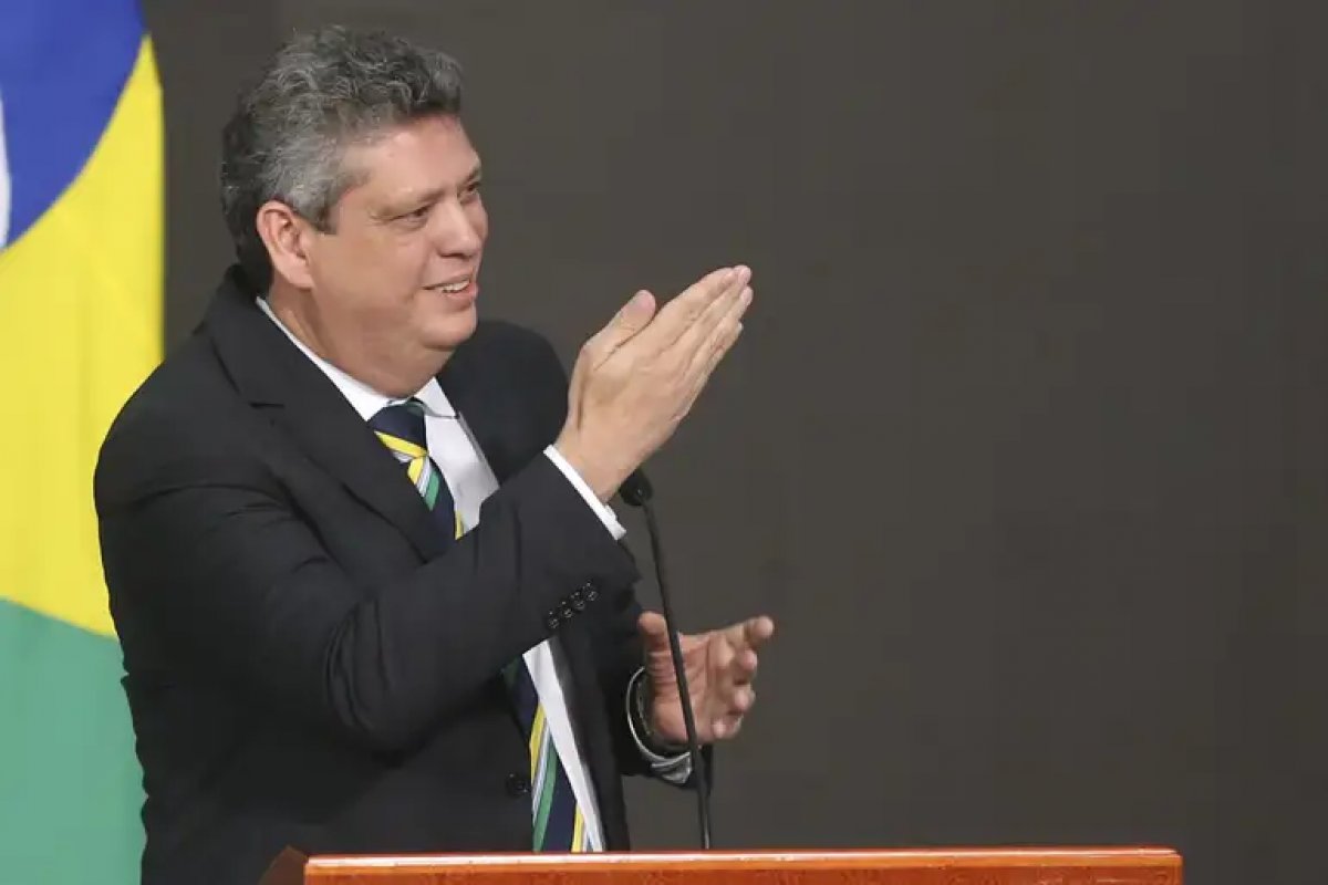 Ministério Público pede investigação de ministro de Lula por ‘carnaval fora de hora’