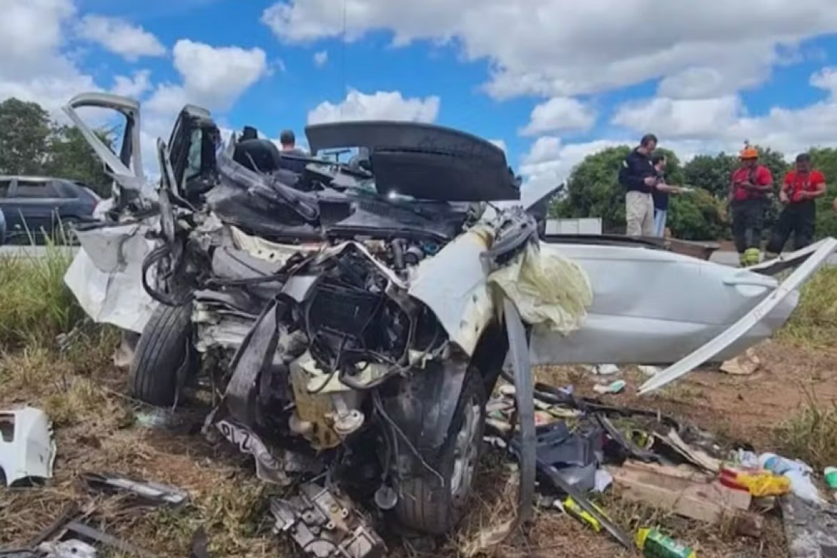 Acidente entre caminhonetes causa duas mortes e deixa três pessoas feridas