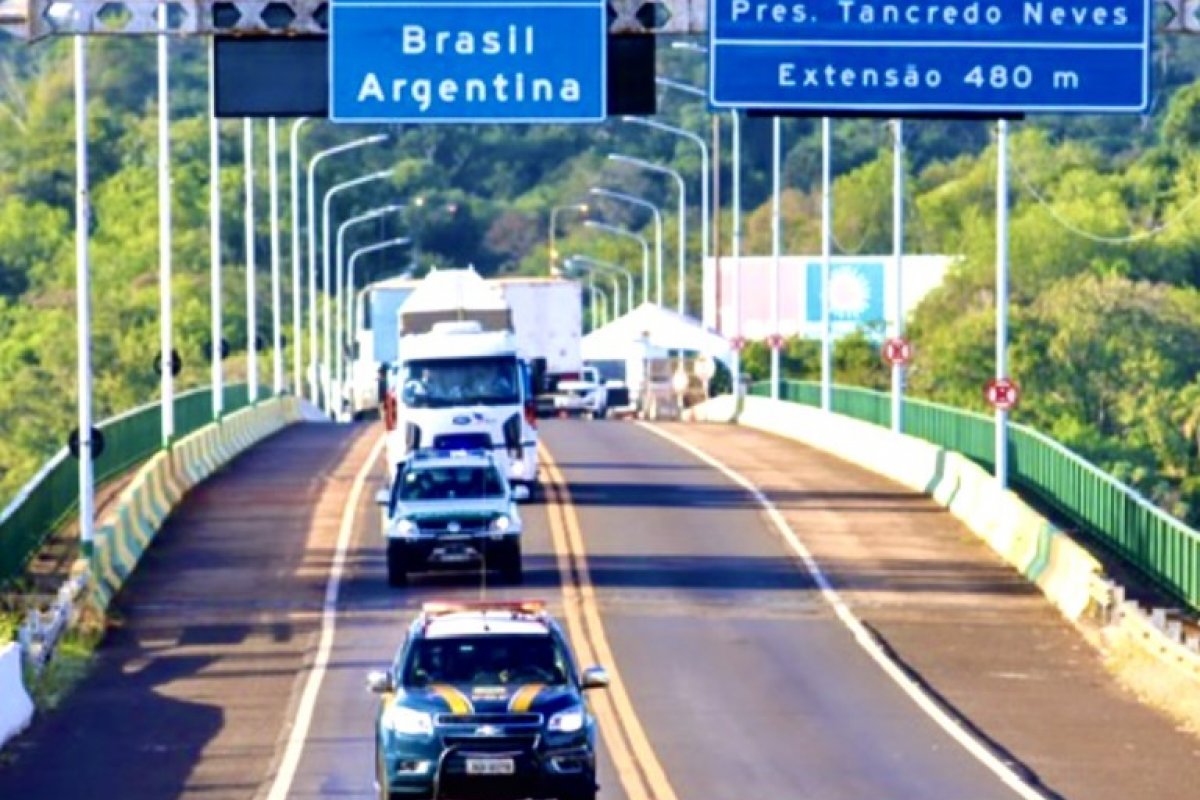 Entrada de argentinos pela fronteira terrestre tem queda de 40% nos primeiros dias de 2024
