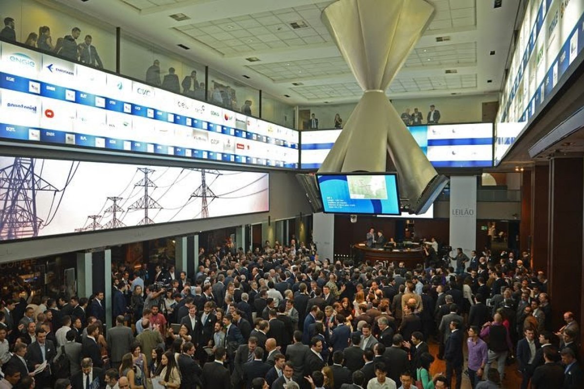 Investidores estrangeiros retiram volume recorde da bolsa brasileira