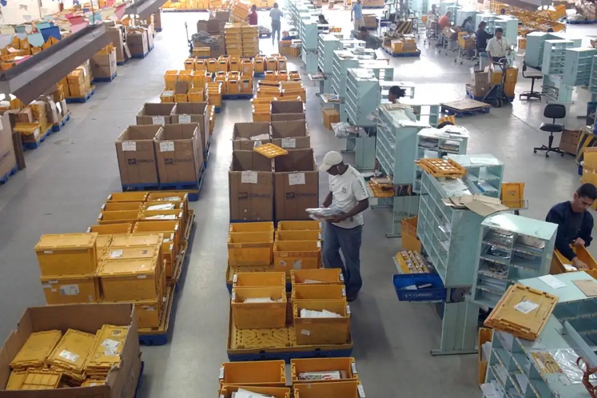 Governo Federal avalia tributar compras internacionais e até US$ 50 para compensar desoneração da folha