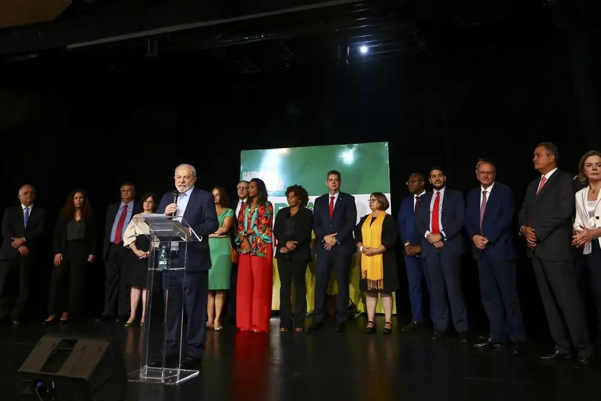 Ministérios com indicação pessoal de Lula têm 3 homens para cada mulher