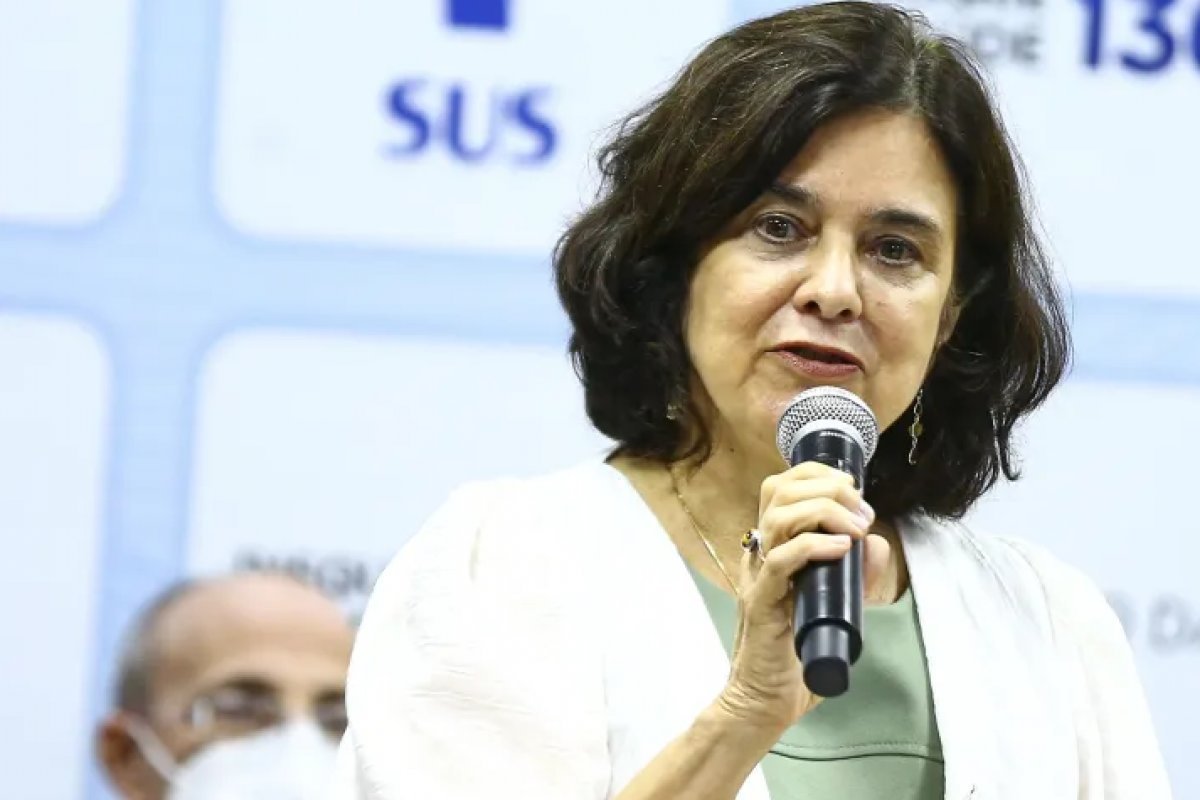 Nísia Trindade afirma que acusações de beneficiamento do filho são falsas