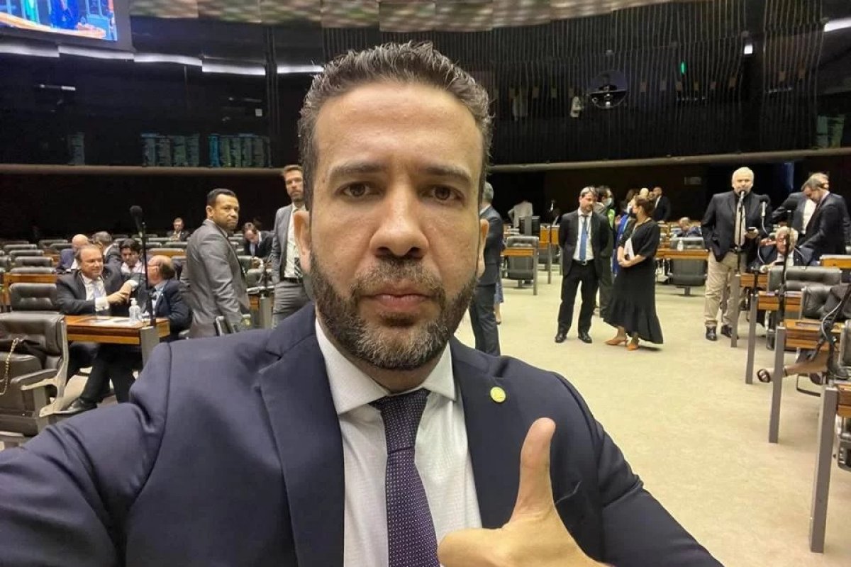 Rachadinha: MPF abre novo inquérito contra André Janones