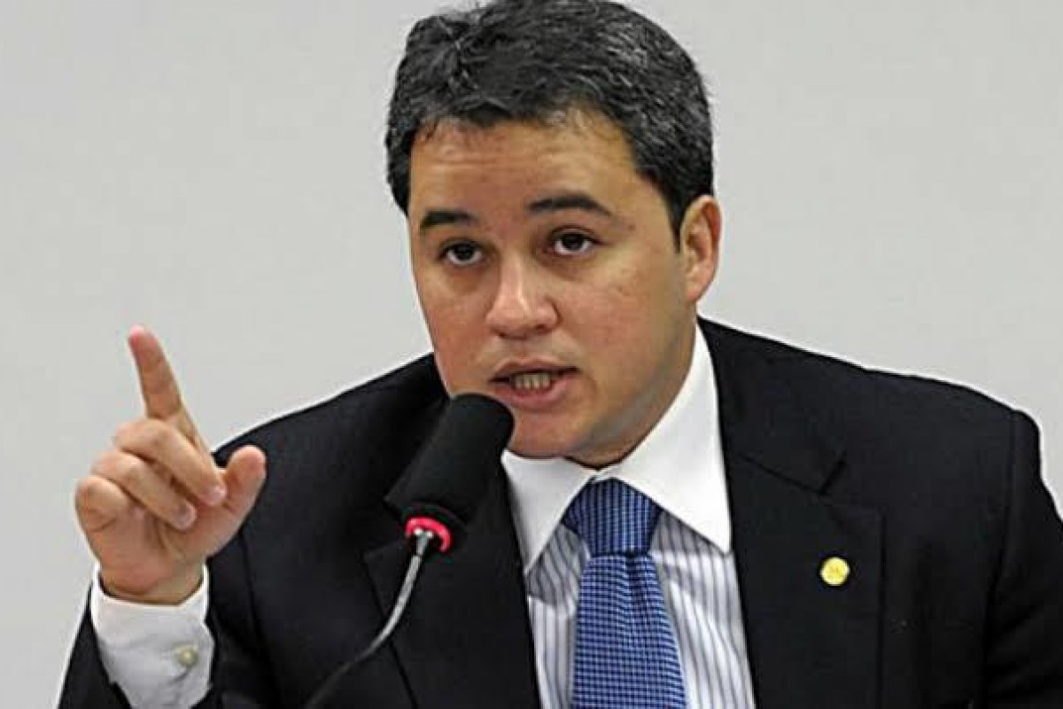 Efraim Filho é autor do PL que libera contratação de advogados sem licitação