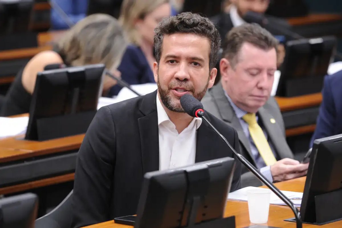 MPF abre inquérito pra investigar suposto esquema de rachadinha de Janones