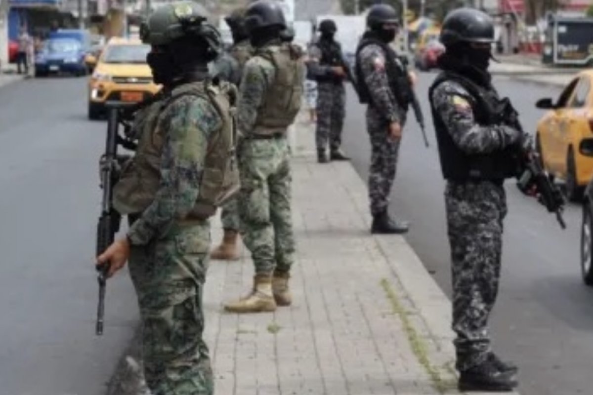Funcionários penitenciários do Equador são liberados após período de cativeiro