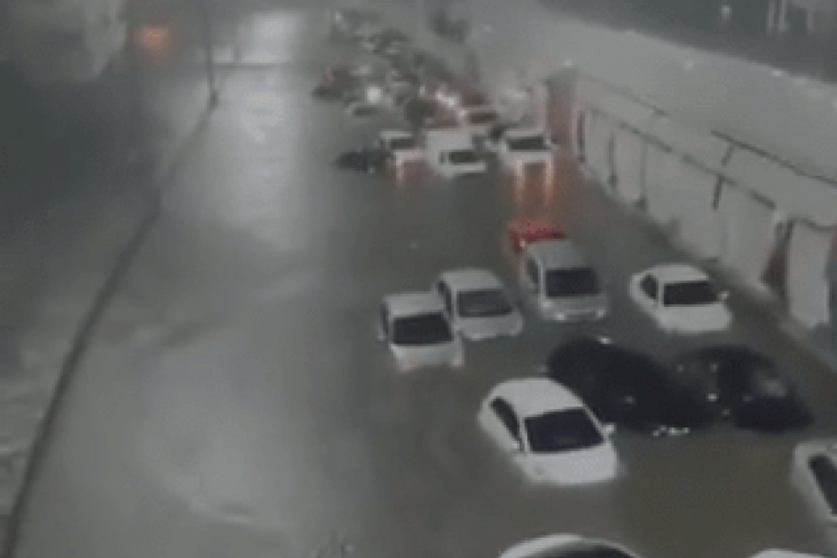 Vídeo: Forte temporal no Rio de Janeiro deixa duas pessoas desaparecidas e ruas ficam alagadas