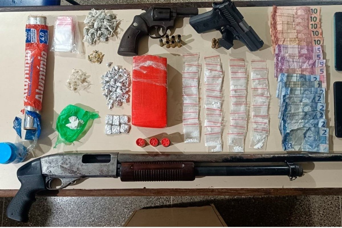 Polícia Militar realiza apreensão de armas e drogas em Igrapiúna