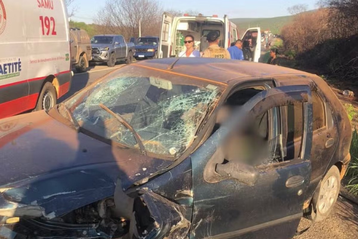 Mulher morre e outras 5 pessoas ficam feridas após acidente em rodovia na Bahia
