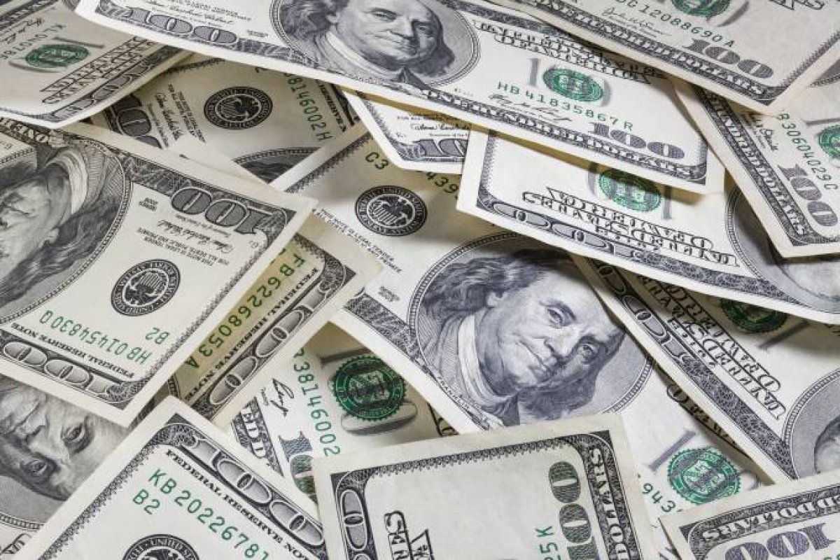 Dólar tem leve queda com alívio de temores sobre conflito EUA e Irã