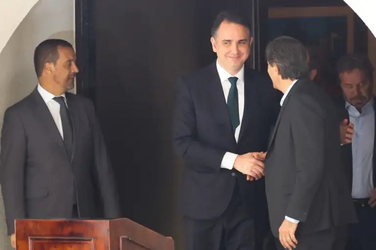 Governo analisa revogar parte de MP e manter desoneração da folha de pagamento