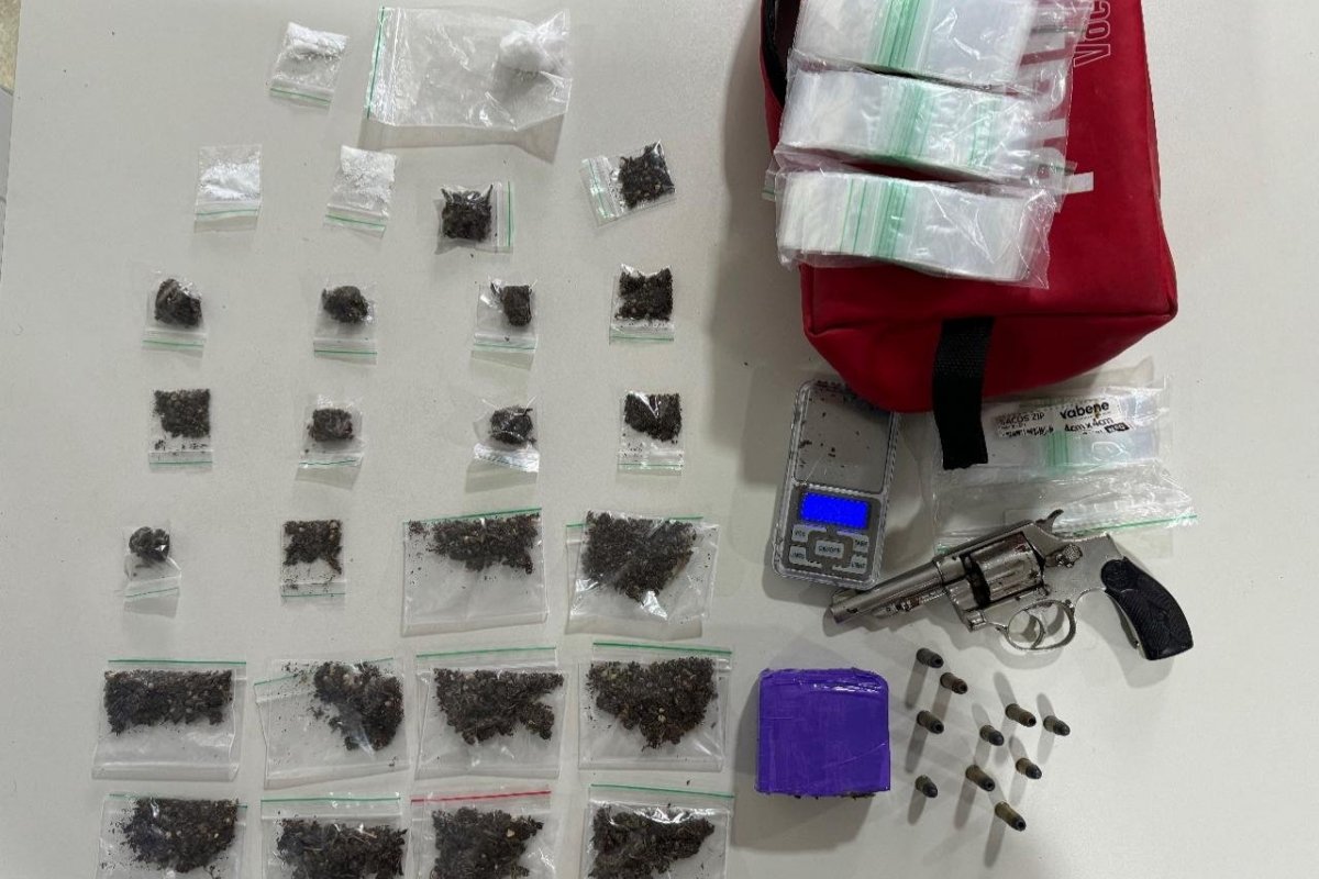 Polícia Militar apreende armas, drogas e munições em Operação na Praia da Penha