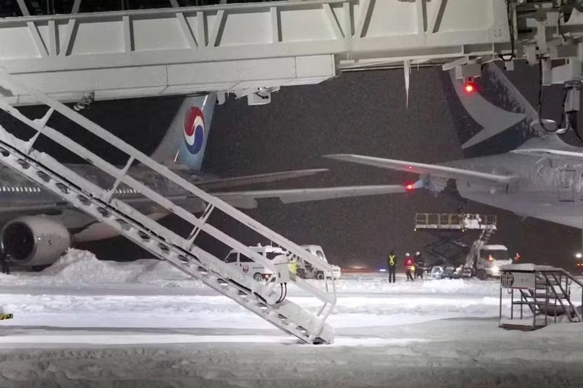 Dois aviões colidem em aeroporto no Japão