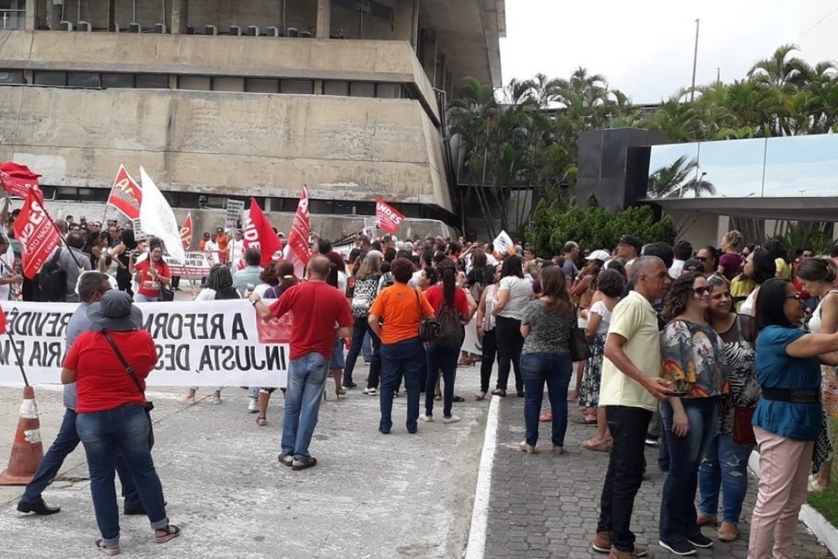Servidores protestam contra Reforma da Previdência baiana