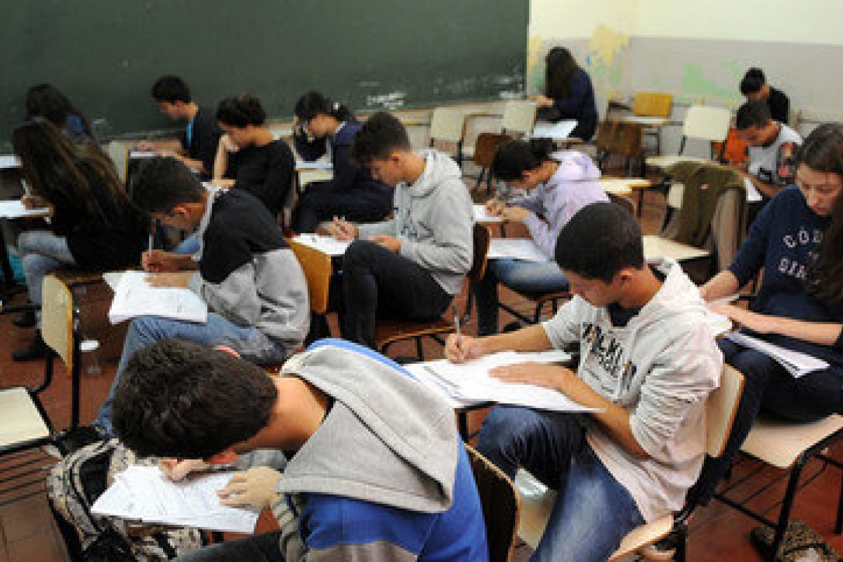 Metade dos concluintes do ensino médio faltaram ao Enem 2023, aponta MEC