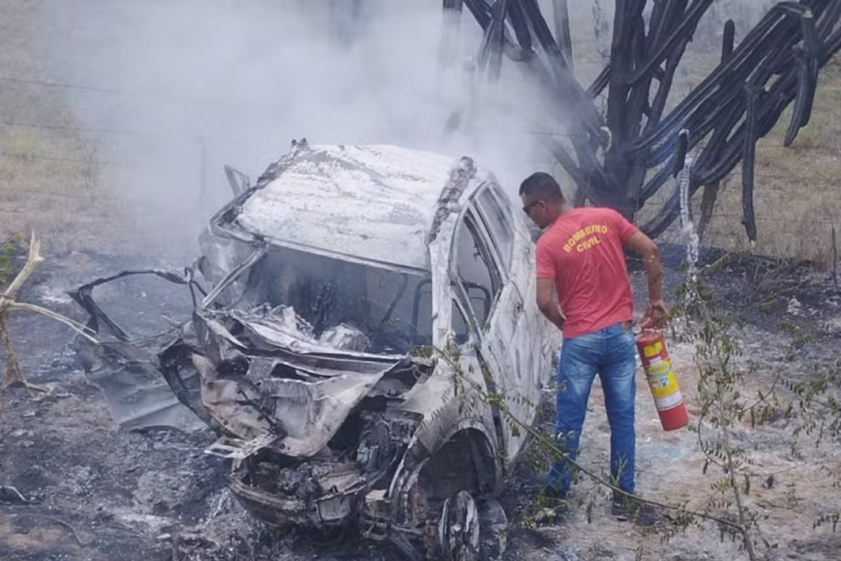 Mulher morre carbonizada em acidente na BA-120 entre Riachão do Jacuípe e Conceição do Coité