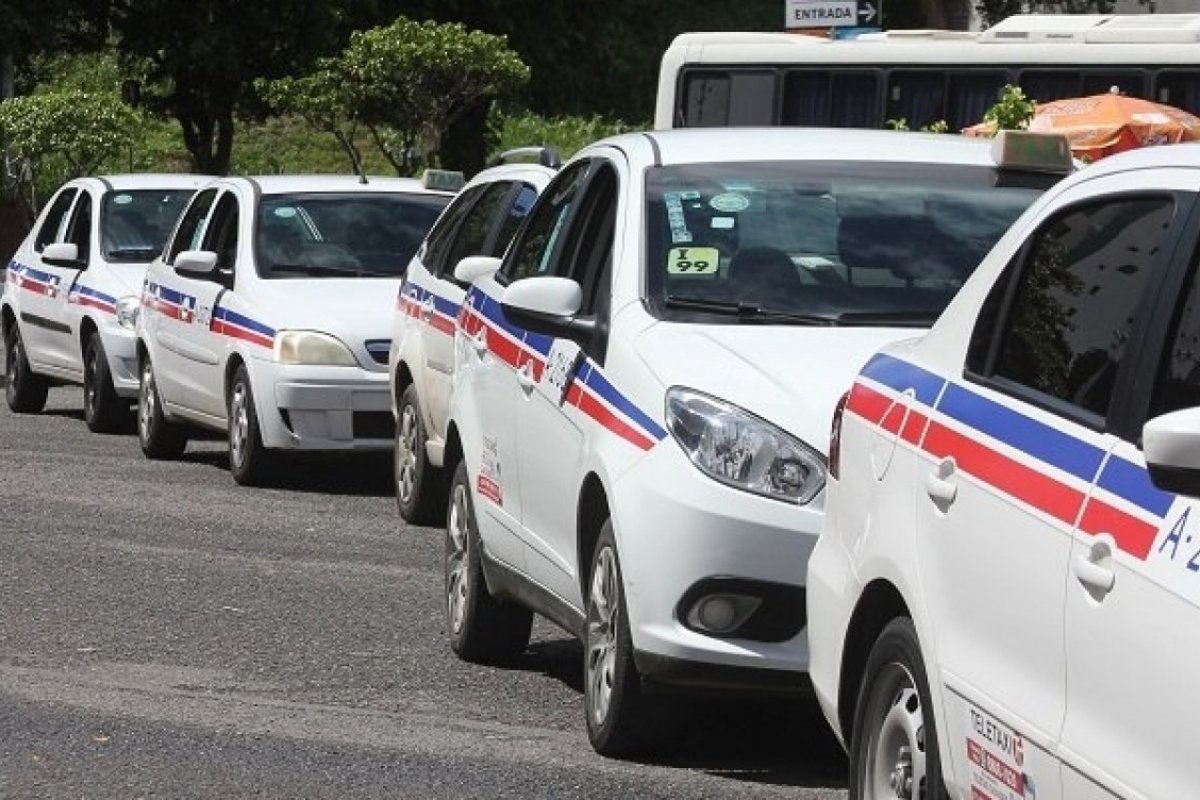 Taxistas baianos decidem manter atual tarifa em 2020