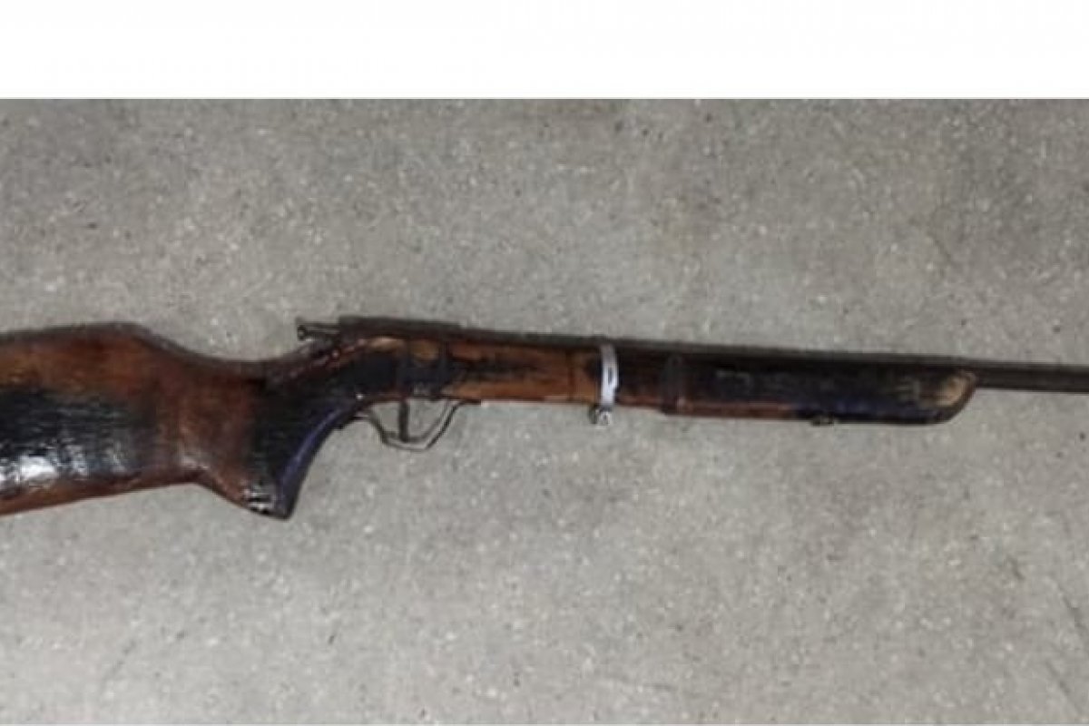 Polícia Militar apreende espingarda em Camaçari