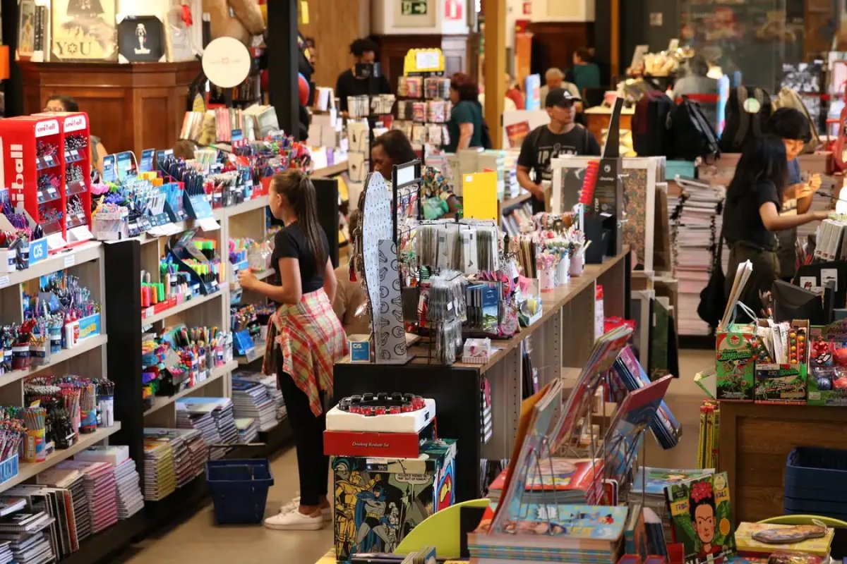 Vendas no varejo tem alta de 0,1% em novembro de 2023 após queda, aponta IBGE