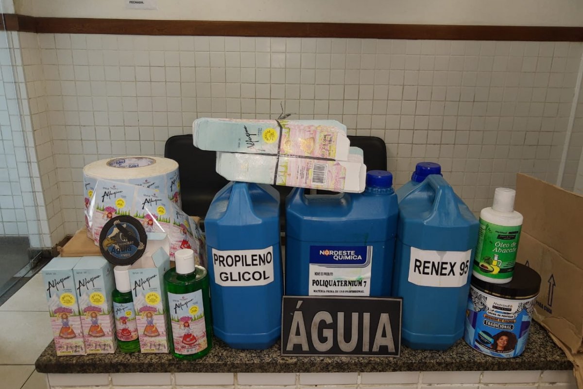 Galpão utilizado como laboratório clandestino de cosméticos é localizado em bairro de Salvador