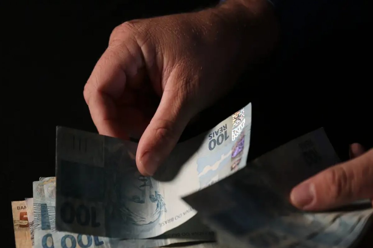 Após queda de 9,1% em 2023, procura por crédito registra menor nível em 10 anos