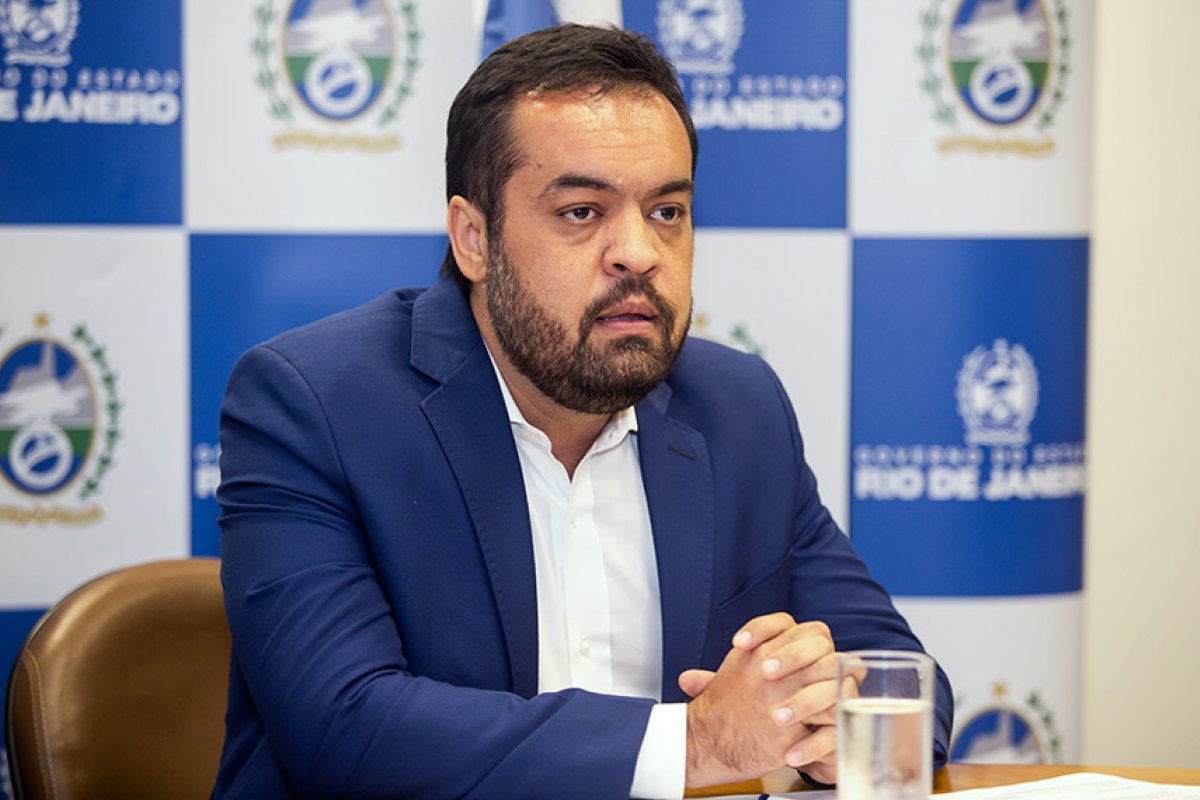 Relatório da PF aponta que Cláudio Castro recebeu R$ 326 mil e US$ 20 mil de propina