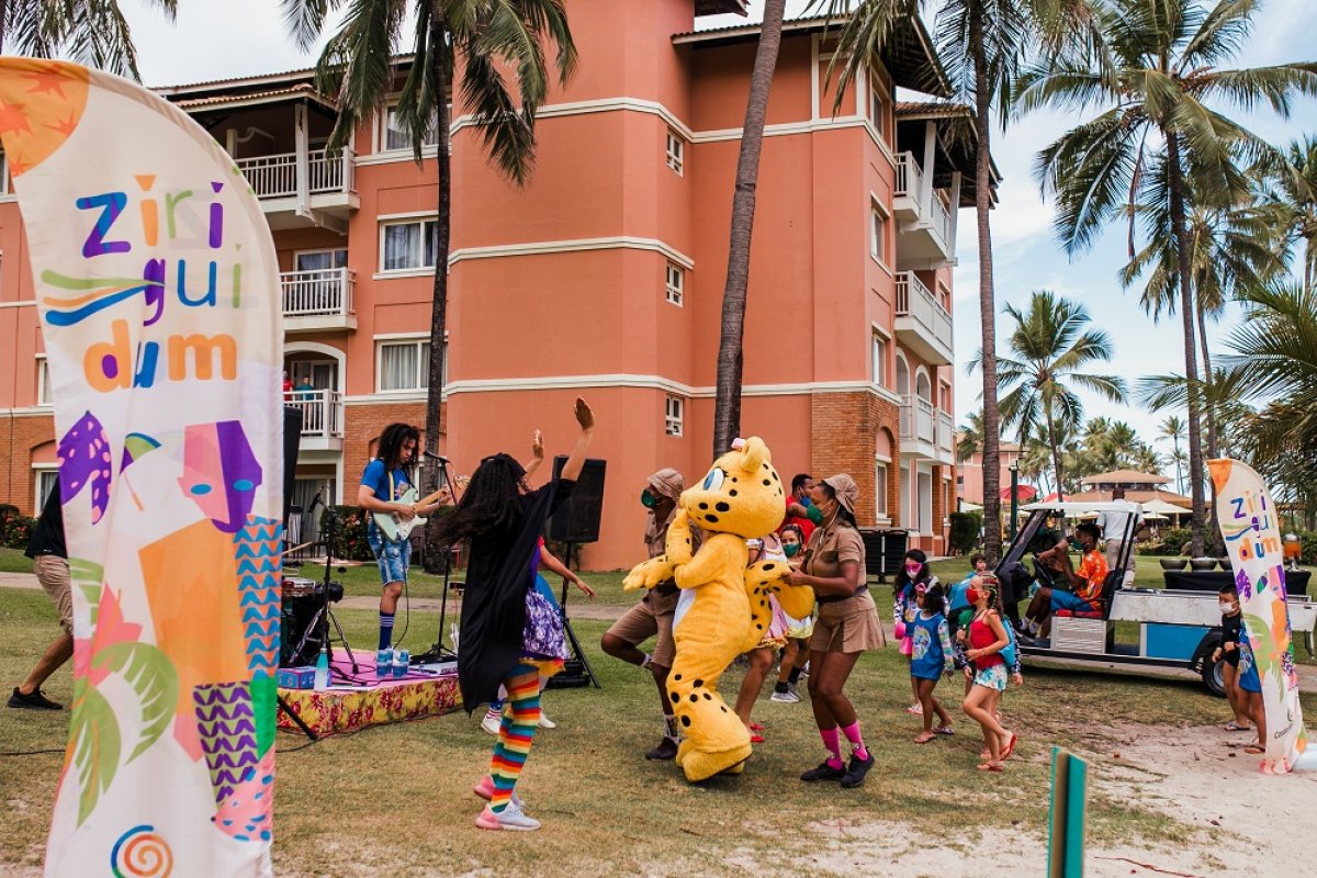 Costa do Sauípe já está no esquenta para o Carnaval "Ziriguidum" com customização de abadás e muito samba e axé!
